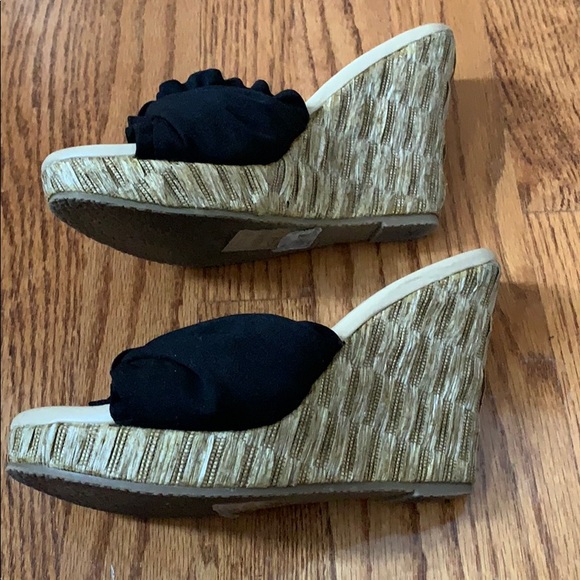 Also platform sandals - Picture 3 of 4